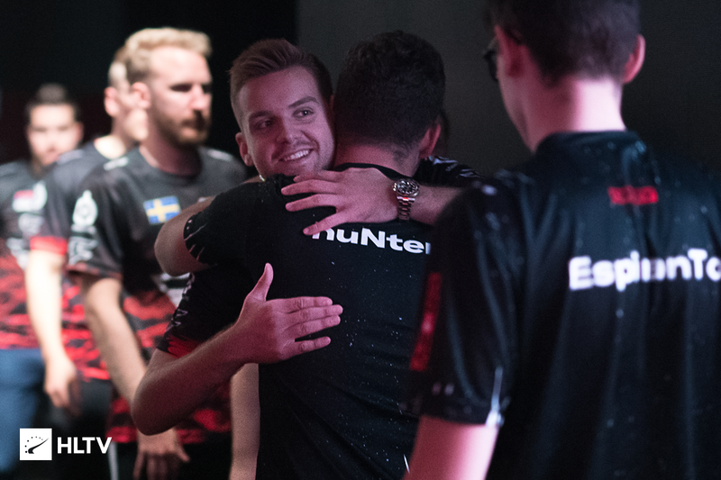 LANGX 真的是无法Carry！ wuming 的阿卡丽顺利切入 Puff ，微笑战队 1-0 Puff 战队